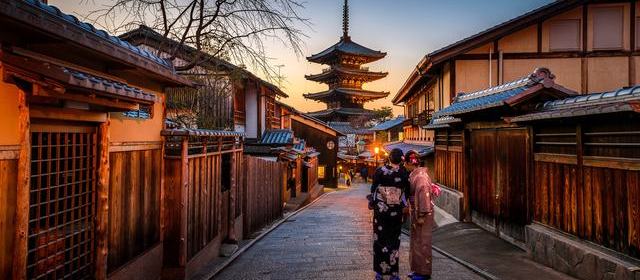 公开线索对照:包贝尔再被传出轨,包文婧早年怀疑细节被扒:曾自曝同时追过7个女友