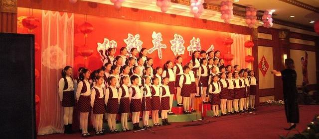 公开线索对照:AI短剧会不会一集一集替掉真人,圈里先吵的是成本不是审美